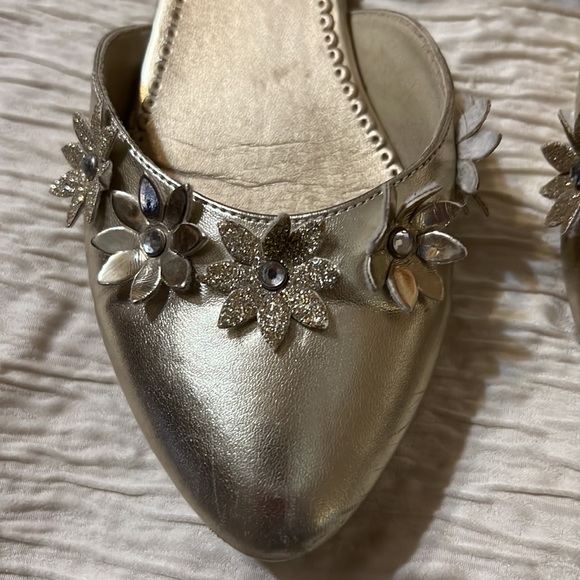 🎉HP🎉 Rachel Shoes Mindy in Gold - Picture 4 of 10